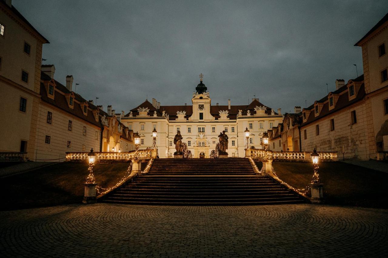 Zamecky Hotel Anton Florian Вальтице Экстерьер фото