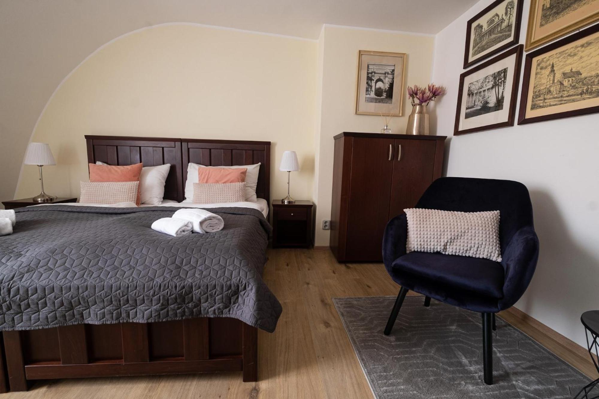 Zamecky Hotel Anton Florian Вальтице Экстерьер фото
